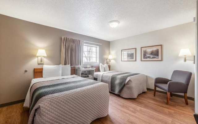 HomeTowne Studios & Suites by Red Roof Charlotte - Concord