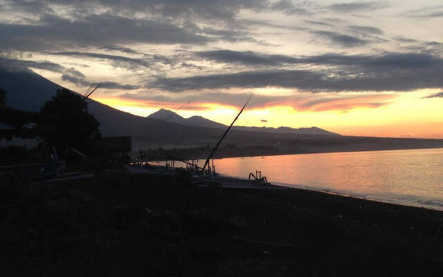 Volcano Beach Bungalow