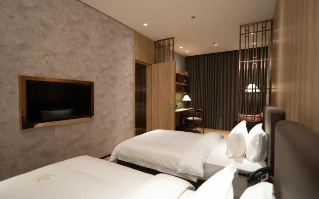 Lotus Blu Hotel Naga