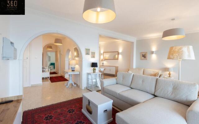 Breathtaking Seafront 3BD, Sliema coast by 360 Estates