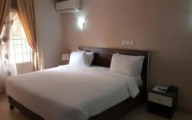 Emzrel Hotel & Suites