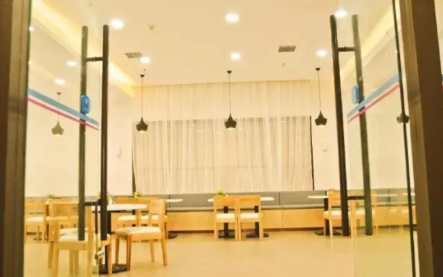 HanTing Hotel (Wuhan Tianhe Airport Panlong City Outlet)