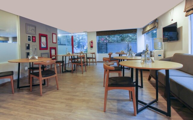 OYO 17209 SilverKey Malikarjuna Residency Gachibowli