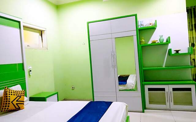 SPOT ON 90163 Radio Backpacker Guesthouse Syariah