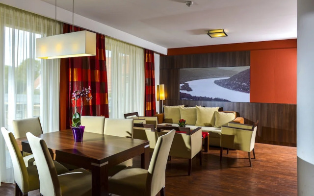 Royal Club Hotel