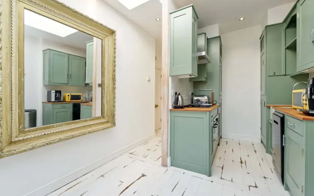 Contemporary 1 bed Apartment Chelsea