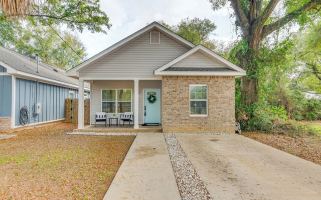 1 Mi to Dtwn: Pet-friendly Pensacola Getaway!