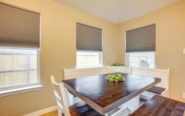 Pet-friendly Texas Retreat w/ Fenced-in Yard!