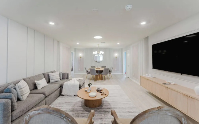 Stunning 8BR Pool Gameroom Minutes to Disney