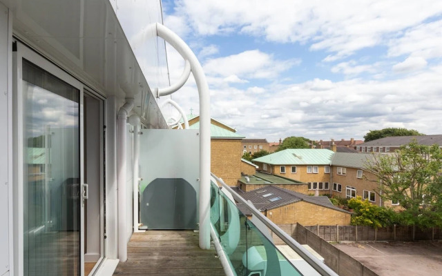 Skyvillion - Tower Point Enfield 1bed With Balcony