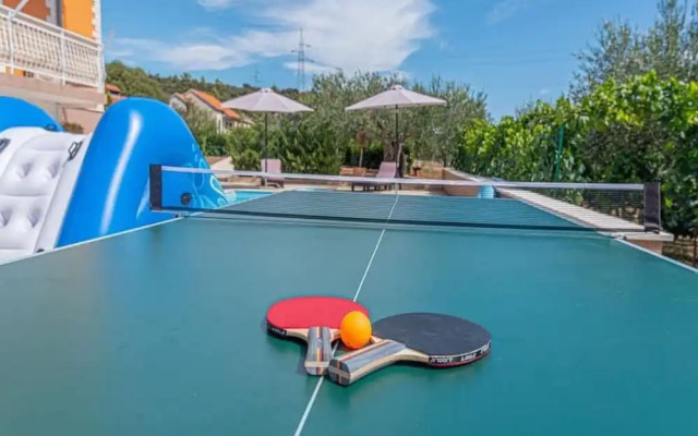 Apartment Niko - Two Bedroom Apartment With Swimming Pool