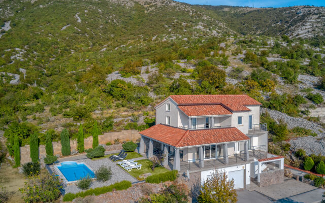 Three-Bedroom Holiday Home in Senj