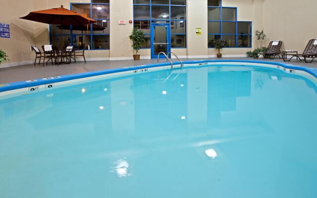 Holiday Inn Express & Suites Scottsburg by IHG