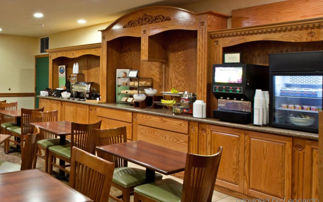 Country Inn and Suites Valparaiso