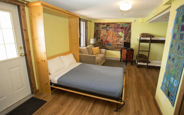 Pinnacles Suite Hotel