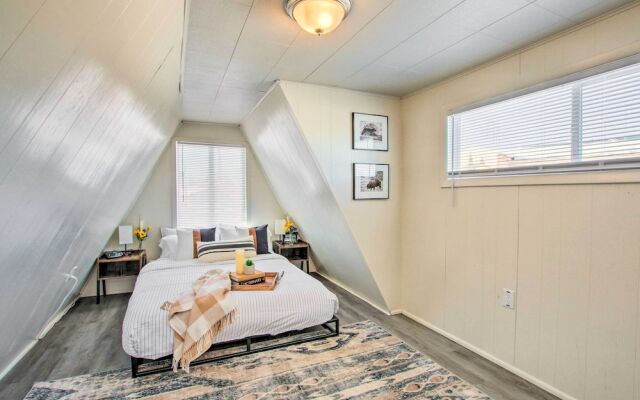 Charming Evanston A-frame: Dog Friendly!