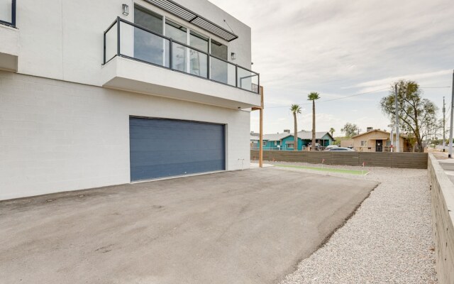 Updated Phoenix Apt w/ Putting Green, 1 Mi to Dtwn