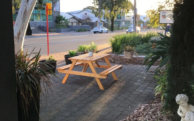 Hello Adelaide Motel and Apartments