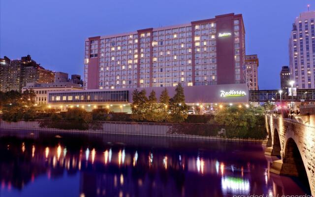 Radisson Rochester Riverside