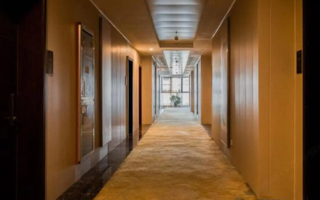 S.devons International Hotel