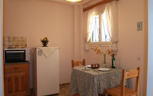 Elli Marina Studios and Apartments