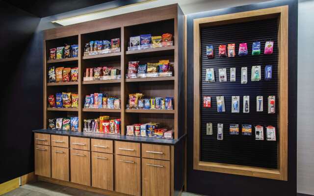 La Quinta Inn & Suites by Wyndham Winchester