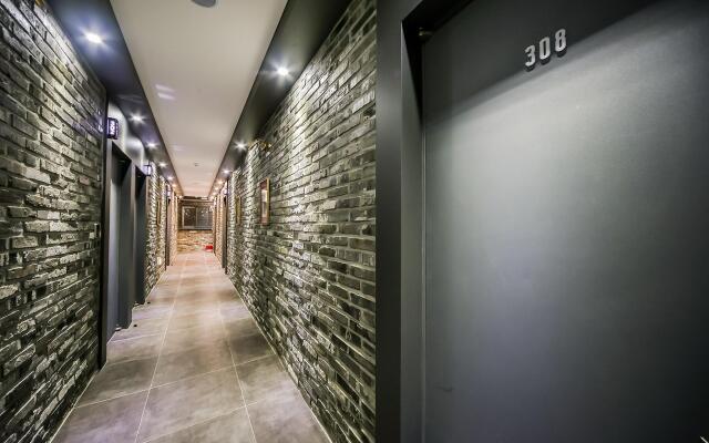 Brown Dot Hotel Jinhae