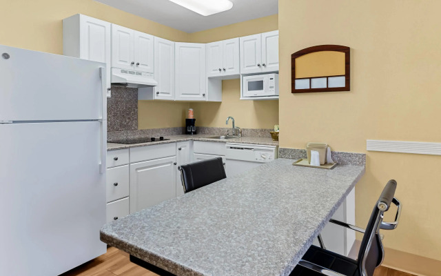 Mainstay Suites Airport