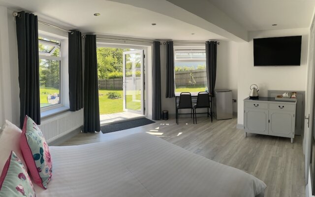Stunning, Contemporary 1 Bedroom En-suite Annexe