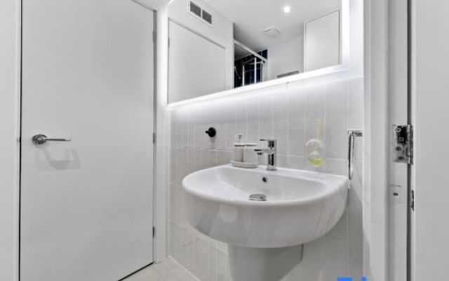 Tranquil 2B Japandi-Inspired Apt 2 min from St. Paul's