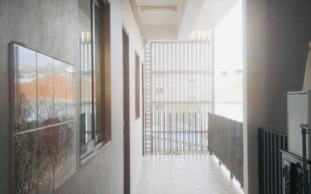 OYO 75396 Look Shine Apartment