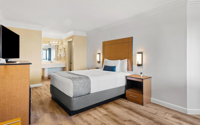 Travelodge by Wyndham San Clemente Beach