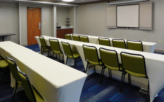 Holiday Inn Express Coventry S - West Warwick Area