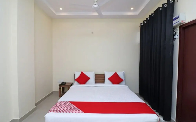 OYO Flagship 27925 Kotra House Gomtinagar