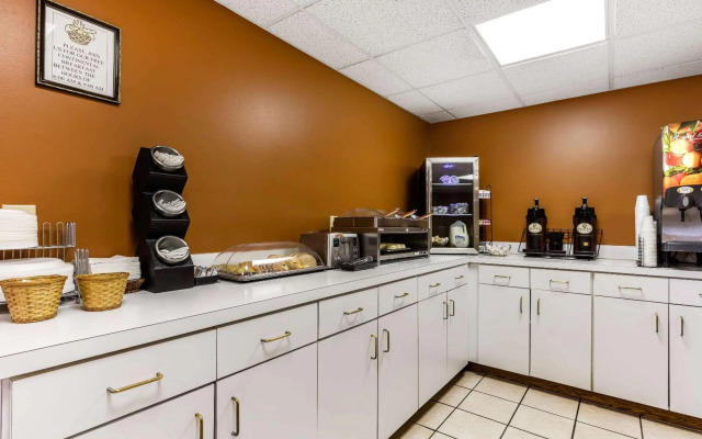 Econo Lodge Inn And Suites Dickson