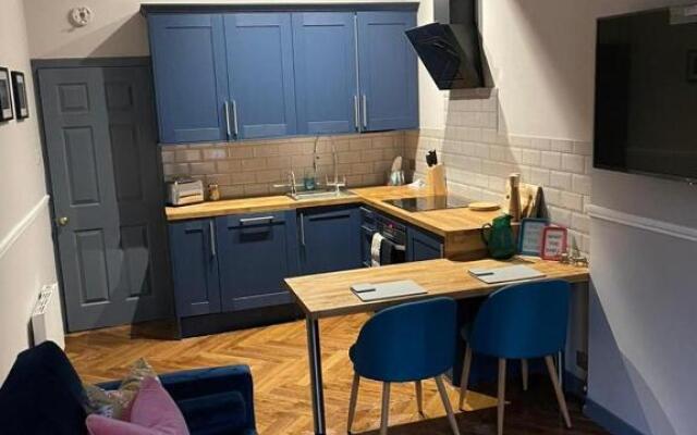 New! Stunning 1 bed Apt in West End