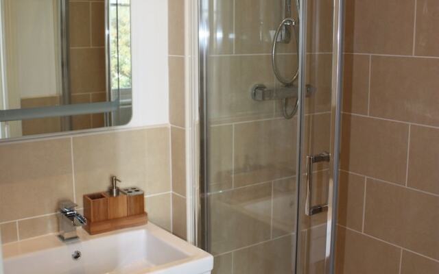 8 Bedroom Beach House, in Bournemouth and hot tub