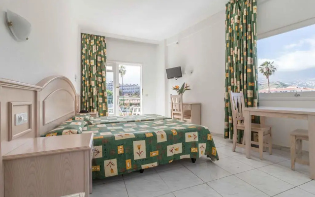 Apartamentos La Carabela