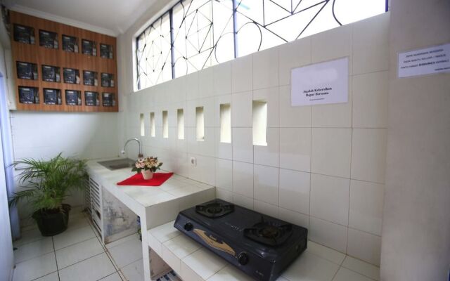 RedDoorz @ Karet Pedurenan 2