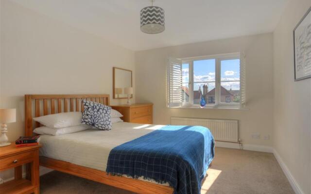 2 Studley Gardens