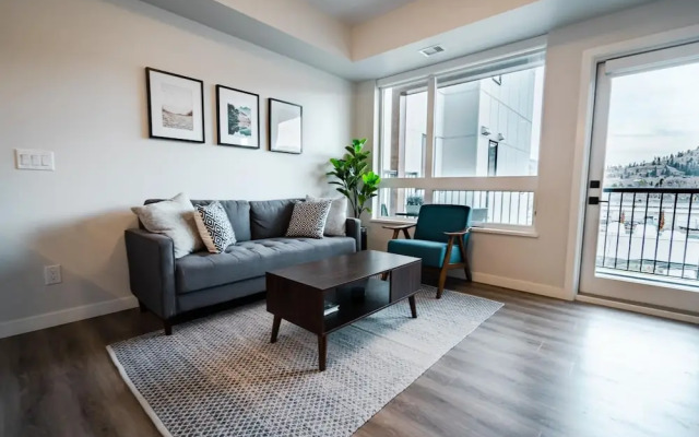 Gorgeous Modern Downtown Condo