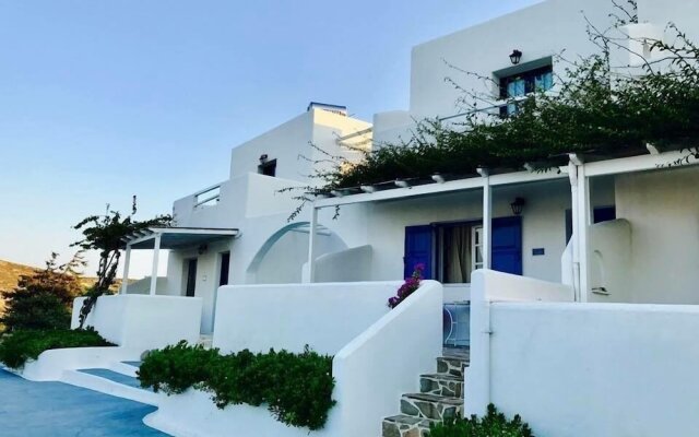 Sarakiniko View Studios