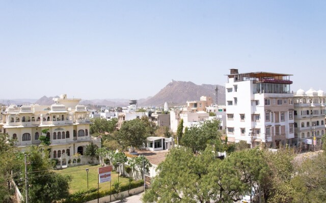 OYO 12915 Hotel Paheli Palace