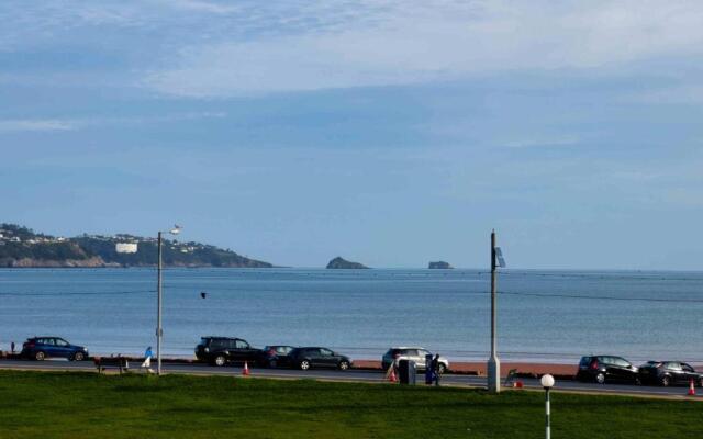Apartment 2 - 1 Bedroom Sea Front-Sea Views-Free Parking