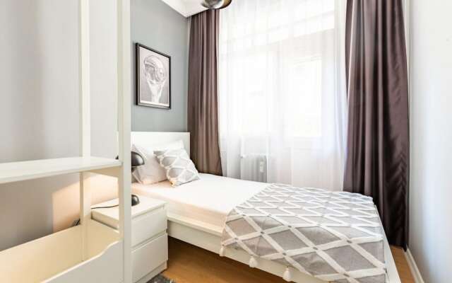 Spacious Apartment on Bagdat Street Kadikoy