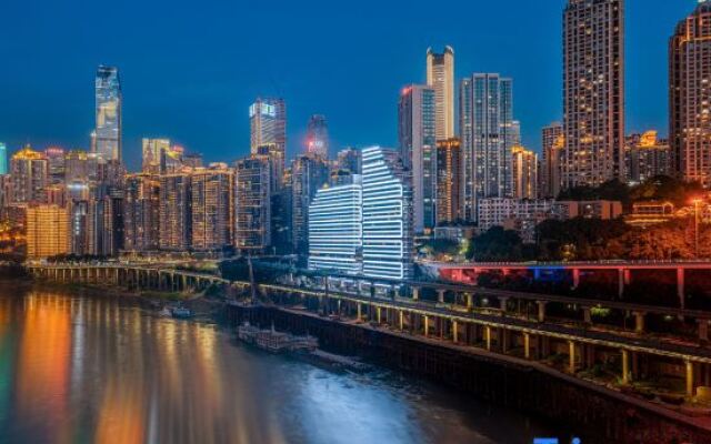 Yiduo Riverview Hotel (Chongqing Liberation Monument Hongya Cave)