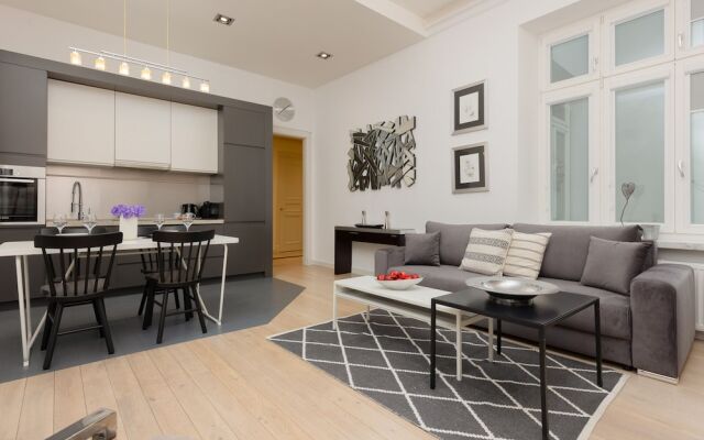 Warsaw Radna Apartment by Renters