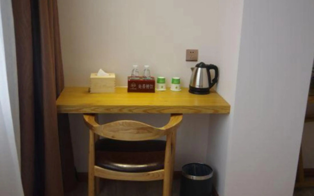 Young Trees Fashion Hotel