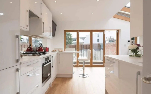 2 Bed - Very Convenient Location - South Terrace