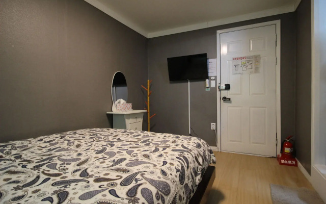 Bunk Guest House - Hostel